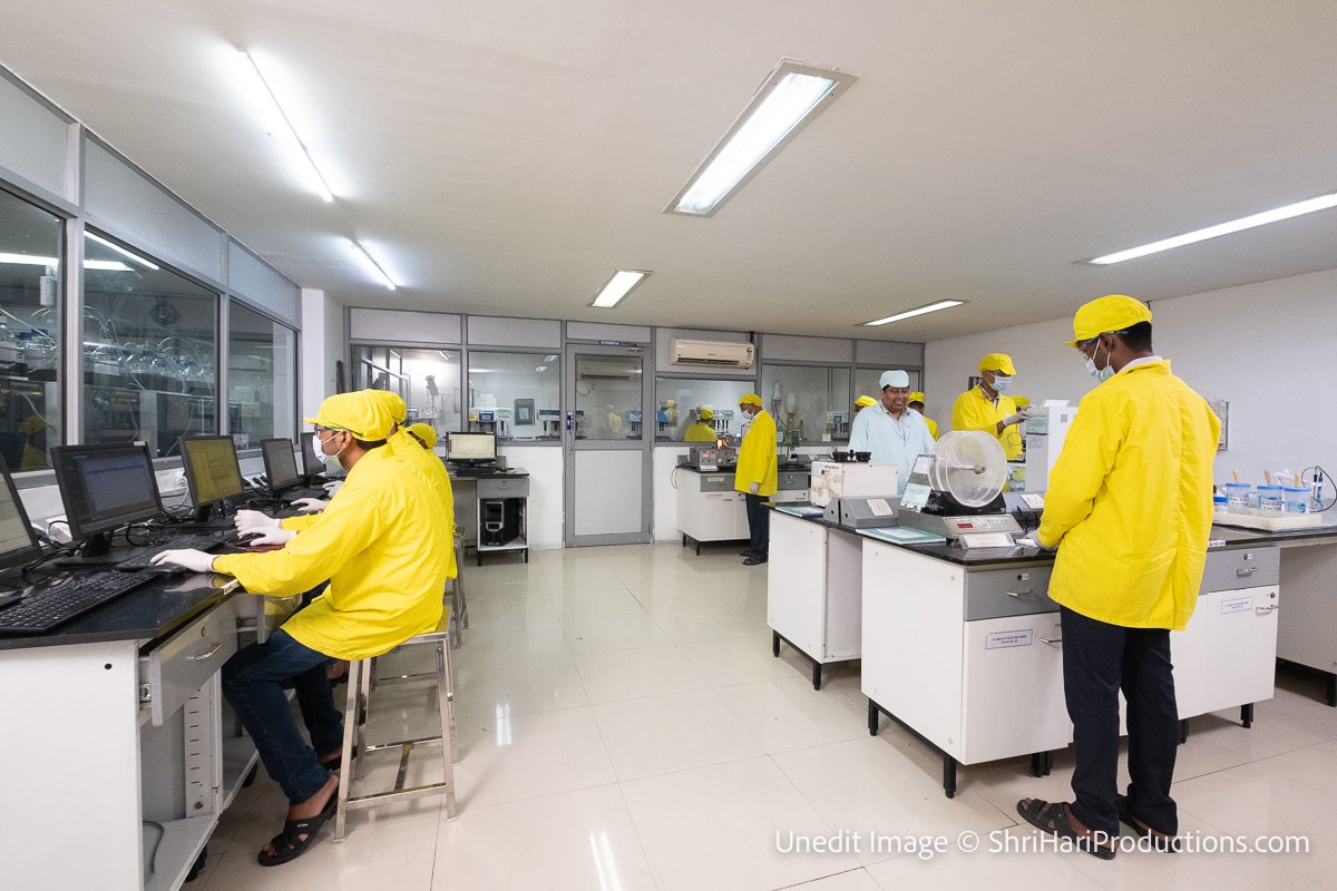 QA and QC lab testing and validation team at work